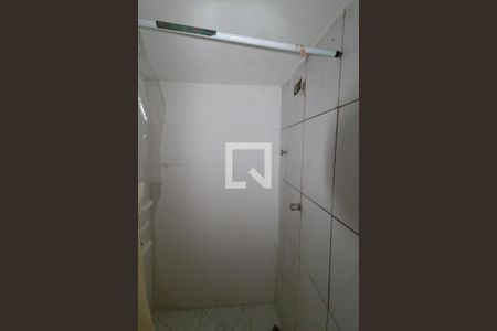 Banheiro de casa de condomínio para alugar com 1 quarto, 40m² em Jardim Rossin, São Paulo