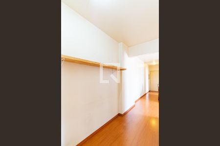 Corredor de apartamento para alugar com 2 quartos, 58m² em Vila Guarani (z Sul), São Paulo