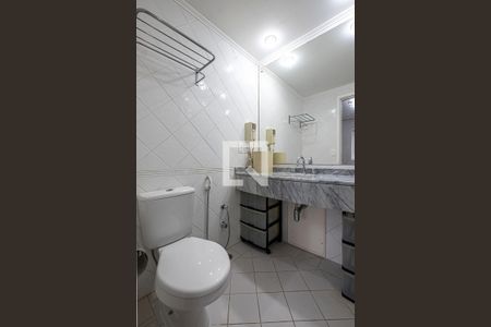 Banheiro de kitnet/studio para alugar com 1 quarto, 30m² em Pinheiros, São Paulo