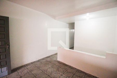 Sala de casa à venda com 3 quartos, 90m² em Vila Carmosina, São Paulo