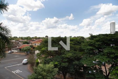 Vista da sacada da sala (lado esquerdo) de apartamento para alugar com 2 quartos, 69m² em Jardim Interlagos, Ribeirão Preto