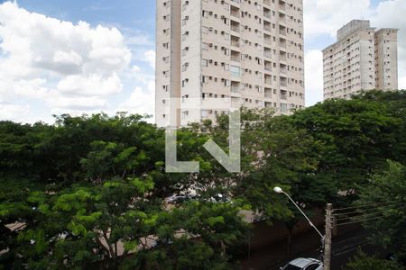 Vista da sacada da sala (lado direito) de apartamento para alugar com 2 quartos, 69m² em Jardim Interlagos, Ribeirão Preto