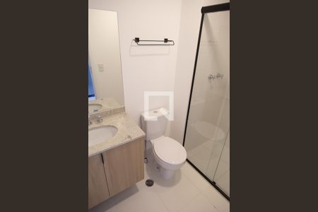 Banheiro de kitnet/studio para alugar com 1 quarto, 24m² em Cidade Mãe do Céu, São Paulo