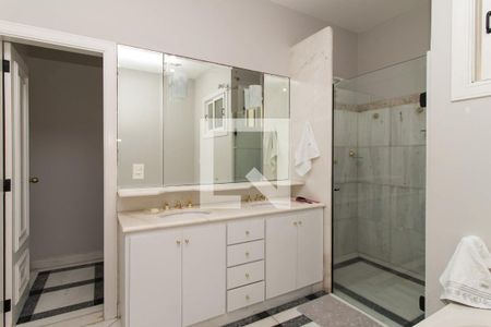 Casa à venda com 1300m², 4 quartos e 4 vagas Casa à venda com 1300m², 4 quartos e 4 vagasBanheiro Suite Master