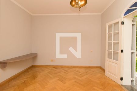 Casa à venda com 1300m², 4 quartos e 4 vagas Casa à venda com 1300m², 4 quartos e 4 vagasQuarto Hospedes