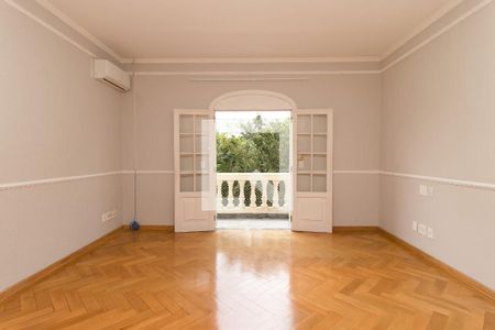 Casa à venda com 1300m², 4 quartos e 4 vagas Casa à venda com 1300m², 4 quartos e 4 vagasSuite Master