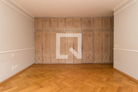 Casa à venda com 1300m², 4 quartos e 4 vagas Casa à venda com 1300m², 4 quartos e 4 vagasSuite Master