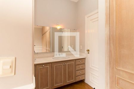 Casa à venda com 1300m², 4 quartos e 4 vagas Casa à venda com 1300m², 4 quartos e 4 vagasBanheiro Suite 1