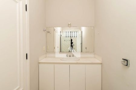 Casa à venda com 1300m², 4 quartos e 4 vagas Casa à venda com 1300m², 4 quartos e 4 vagasBanheiro Suite 2