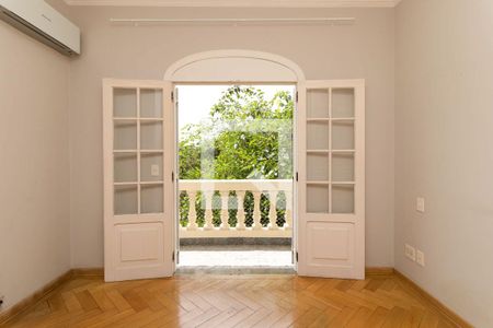 Casa à venda com 1300m², 4 quartos e 4 vagas Casa à venda com 1300m², 4 quartos e 4 vagasSuite 2