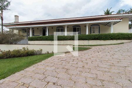 Casa à venda com 1300m², 4 quartos e 4 vagas Casa à venda com 1300m², 4 quartos e 4 vagasFachada