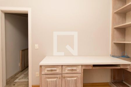 Casa à venda com 1300m², 4 quartos e 4 vagas Casa à venda com 1300m², 4 quartos e 4 vagasEscritório