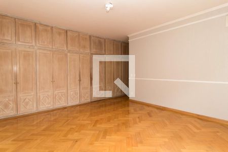 Casa à venda com 1300m², 4 quartos e 4 vagas Casa à venda com 1300m², 4 quartos e 4 vagasSuite Master