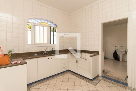 Casa à venda com 1300m², 4 quartos e 4 vagas Casa à venda com 1300m², 4 quartos e 4 vagasCozinha