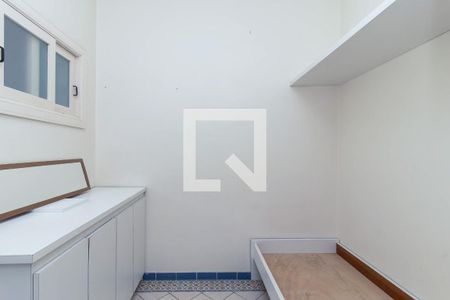 Casa à venda com 1300m², 4 quartos e 4 vagas Casa à venda com 1300m², 4 quartos e 4 vagasQuarto de Serviço