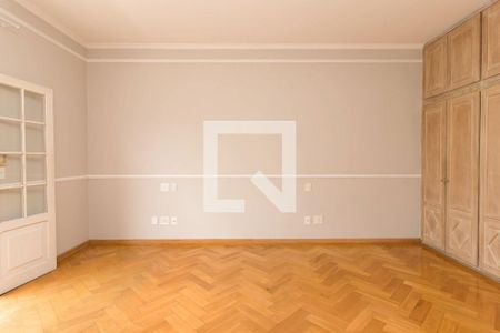 Casa à venda com 1300m², 4 quartos e 4 vagas Casa à venda com 1300m², 4 quartos e 4 vagasSuite Master