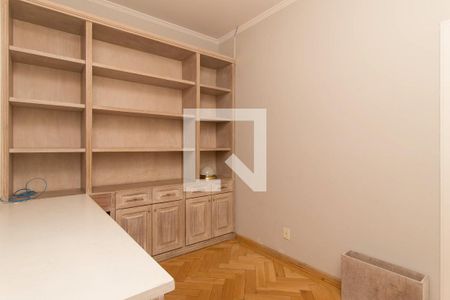 Casa à venda com 1300m², 4 quartos e 4 vagas Casa à venda com 1300m², 4 quartos e 4 vagasEscritório