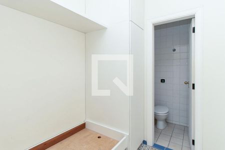 Casa à venda com 1300m², 4 quartos e 4 vagas Casa à venda com 1300m², 4 quartos e 4 vagasQuarto de Serviço