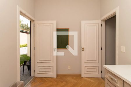 Casa à venda com 1300m², 4 quartos e 4 vagas Casa à venda com 1300m², 4 quartos e 4 vagasEscritório