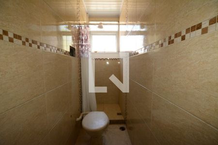 Banheiro de kitnet/studio para alugar com 1 quarto, 30m² em Campinho, Rio de Janeiro