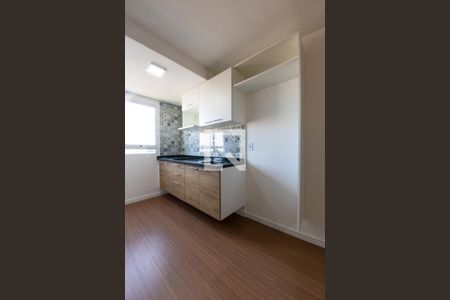 Cozinha de apartamento para alugar com 1 quarto, 27m² em Vila Ema, São Paulo