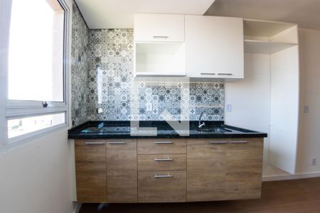 Cozinha de apartamento para alugar com 1 quarto, 27m² em Vila Ema, São Paulo