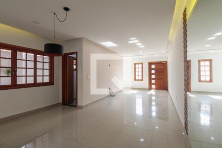 Sala  de casa à venda com 3 quartos, 280m² em Vila Bertioga, São Paulo