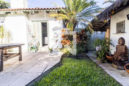 Quintal de casa à venda com 3 quartos, 360m² em Ipanema, Porto Alegre