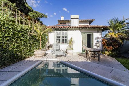 Piscina de casa à venda com 3 quartos, 360m² em Ipanema, Porto Alegre