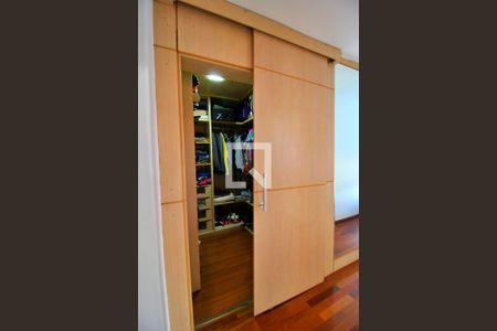 Closet de casa à venda com 4 quartos, 250m² em Campestre, Santo André