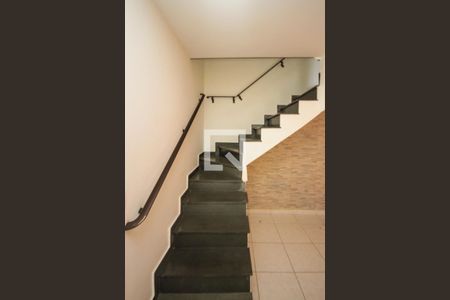 Escada de casa de condomínio à venda com 2 quartos, 67m² em Vila Alpina, São Paulo