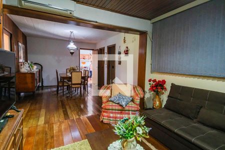 Sala  de casa à venda com 3 quartos, 218m² em Chácara das Pedras, Porto Alegre