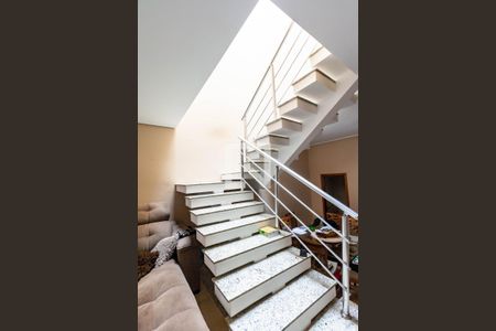 Escada de casa para alugar com 3 quartos, 180m² em Vila Ivone, São Paulo