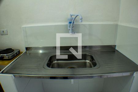 Cozinha de apartamento para alugar com 1 quarto, 27m² em Jardim Lourdes, São Paulo