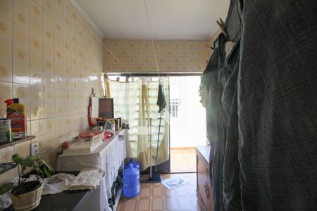 Casa à venda com 100m², 4 quartos e 2 vagas Casa à venda com 100m², 4 quartos e 2 vagasÁrea de Serviço