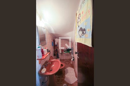 Casa à venda com 100m², 4 quartos e 2 vagas Casa à venda com 100m², 4 quartos e 2 vagasBanheiro de Serviço