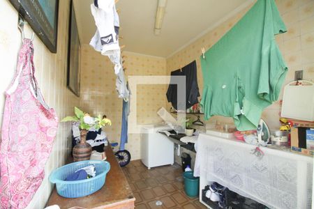 Casa à venda com 100m², 4 quartos e 2 vagas Casa à venda com 100m², 4 quartos e 2 vagasÁrea de Serviço