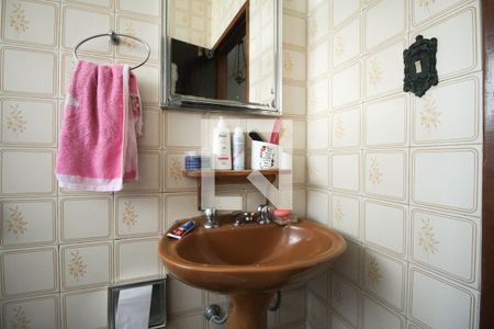 Casa à venda com 100m², 4 quartos e 2 vagas Casa à venda com 100m², 4 quartos e 2 vagassuíte