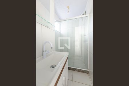 Banheiro de kitnet/studio para alugar com 1 quarto, 28m² em Mata Paca, Niterói