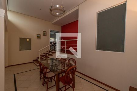 Sala de casa de condomínio à venda com 4 quartos, 400m² em Loteamento Caminhos de São Conrado (sousas), Campinas