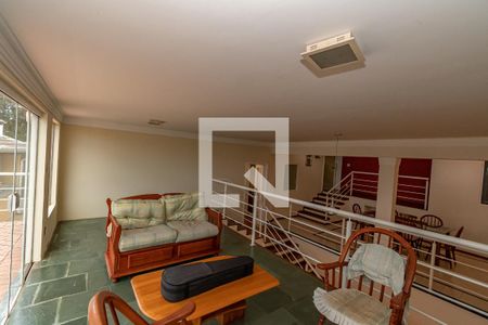 Sala de casa de condomínio para alugar com 4 quartos, 400m² em Loteamento Caminhos de São Conrado (sousas), Campinas
