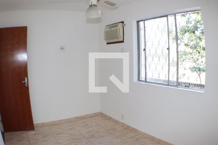 Quarto 1 de apartamento para alugar com 2 quartos, 55m² em Taquara, Rio de Janeiro