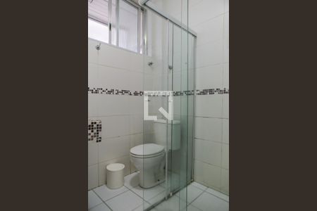 Banheiro de kitnet/studio para alugar com 1 quarto, 45m² em Aparecida, Santos