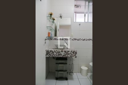 Banheiro de kitnet/studio para alugar com 1 quarto, 45m² em Aparecida, Santos