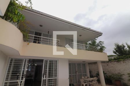 Casa à venda com 520m², 5 quartos e 7 vagas Casa à venda com 520m², 5 quartos e 7 vagasVarandas