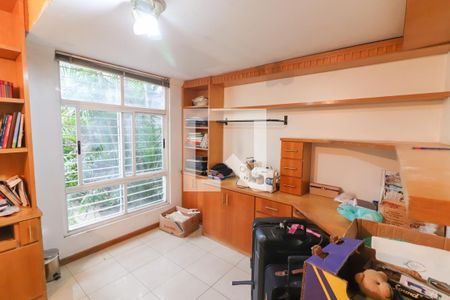 Casa à venda com 520m², 5 quartos e 7 vagas Casa à venda com 520m², 5 quartos e 7 vagasEscritorio