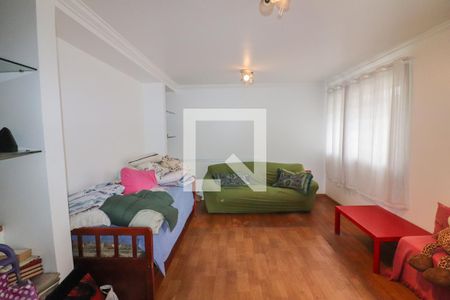 Casa à venda com 520m², 5 quartos e 7 vagas Casa à venda com 520m², 5 quartos e 7 vagasQuarto