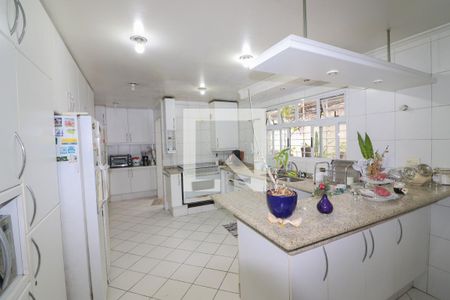 Casa à venda com 520m², 5 quartos e 7 vagas Casa à venda com 520m², 5 quartos e 7 vagasCozinha