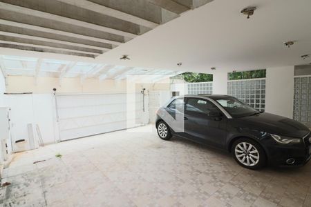 Casa à venda com 520m², 5 quartos e 7 vagas Casa à venda com 520m², 5 quartos e 7 vagasGaragem