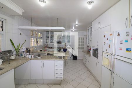 Casa à venda com 520m², 5 quartos e 7 vagas Casa à venda com 520m², 5 quartos e 7 vagasCozinha
